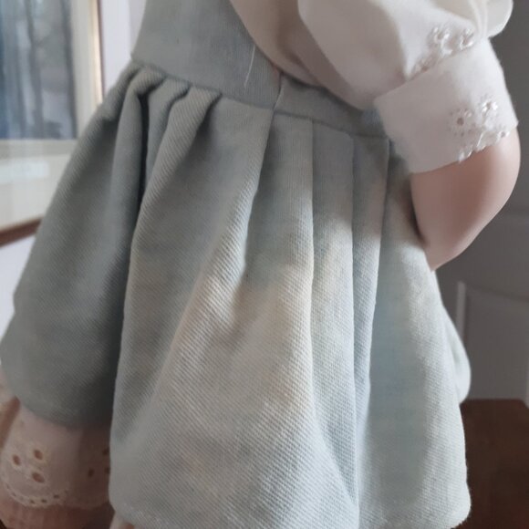 Doll with stand. - Picture 7 of 7